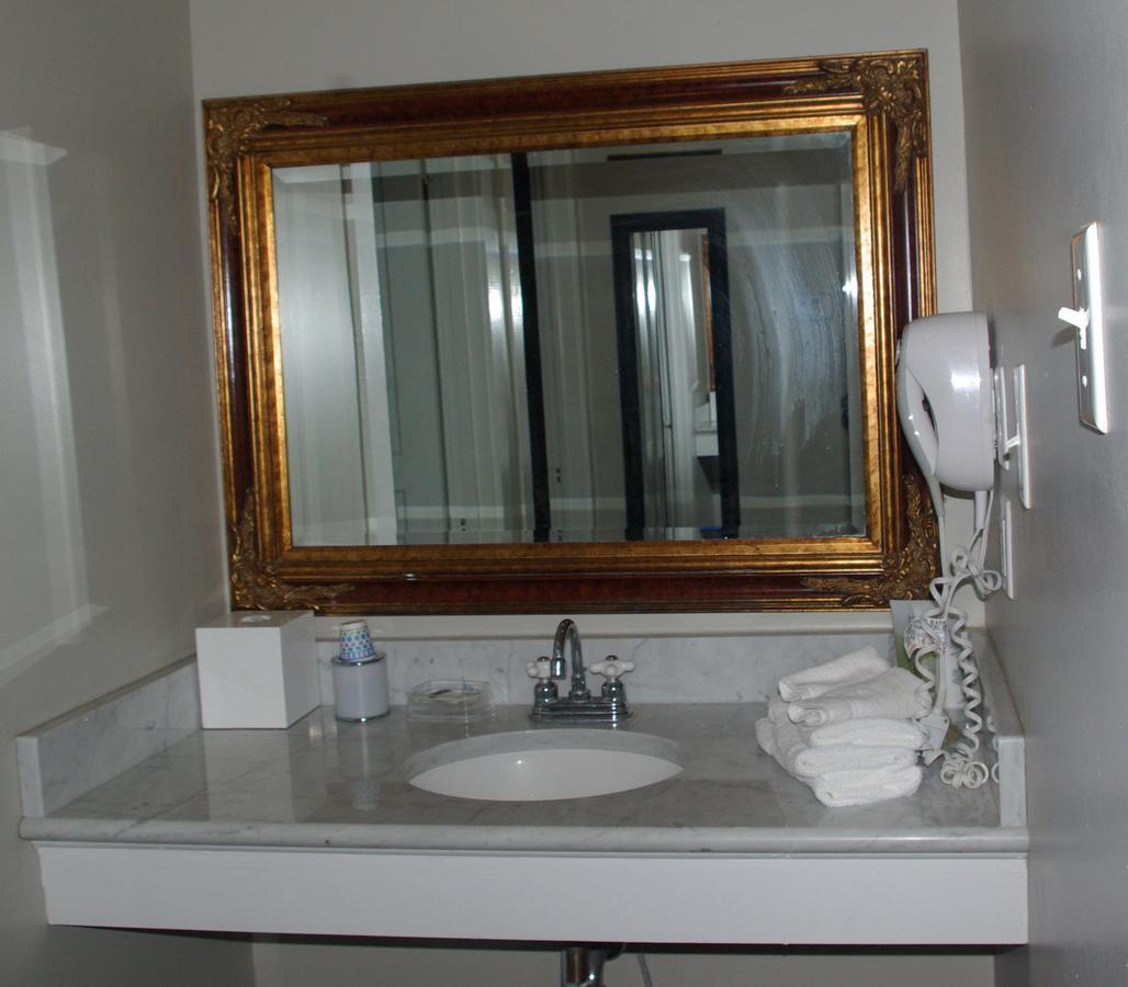 Twin Oaks Inn Натчес Стая снимка