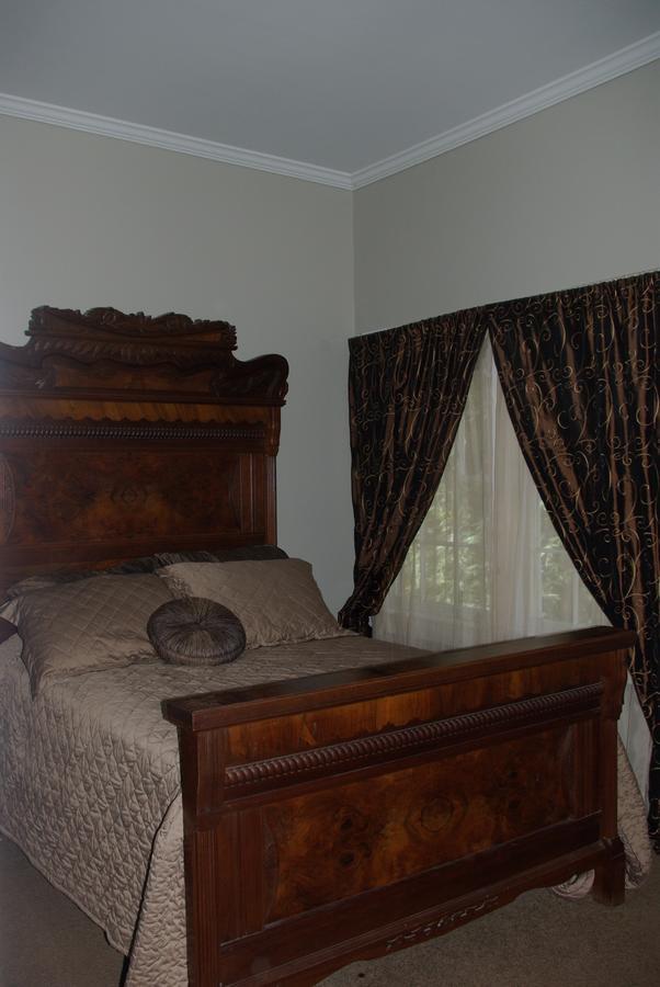 Twin Oaks Inn Натчес Стая снимка